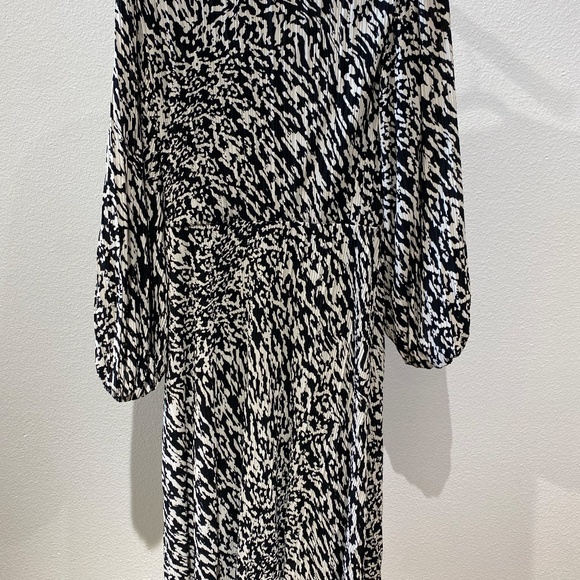 H&M Pleated Wrap-front Dress - Picture 3 of 5